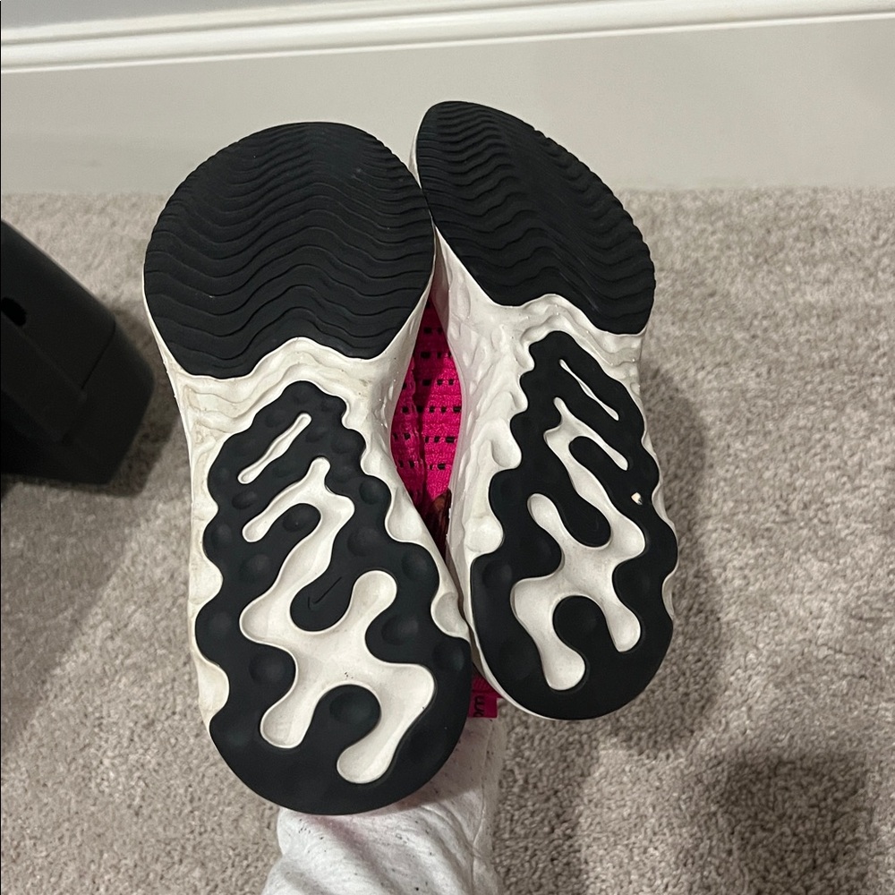 Nike Women's Hot Pink Sneakers - Picture 4 of 7